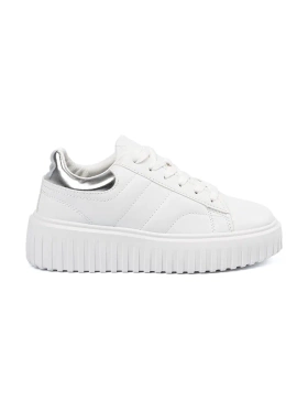 Biele sneakersy so striebornými vsadkami