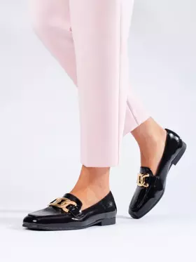 Lakované čierne dámske topánky s retiazkou Shelovet