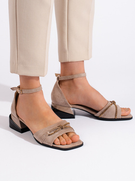 Tmavobéžové semišové sandále na nízkom podpätku